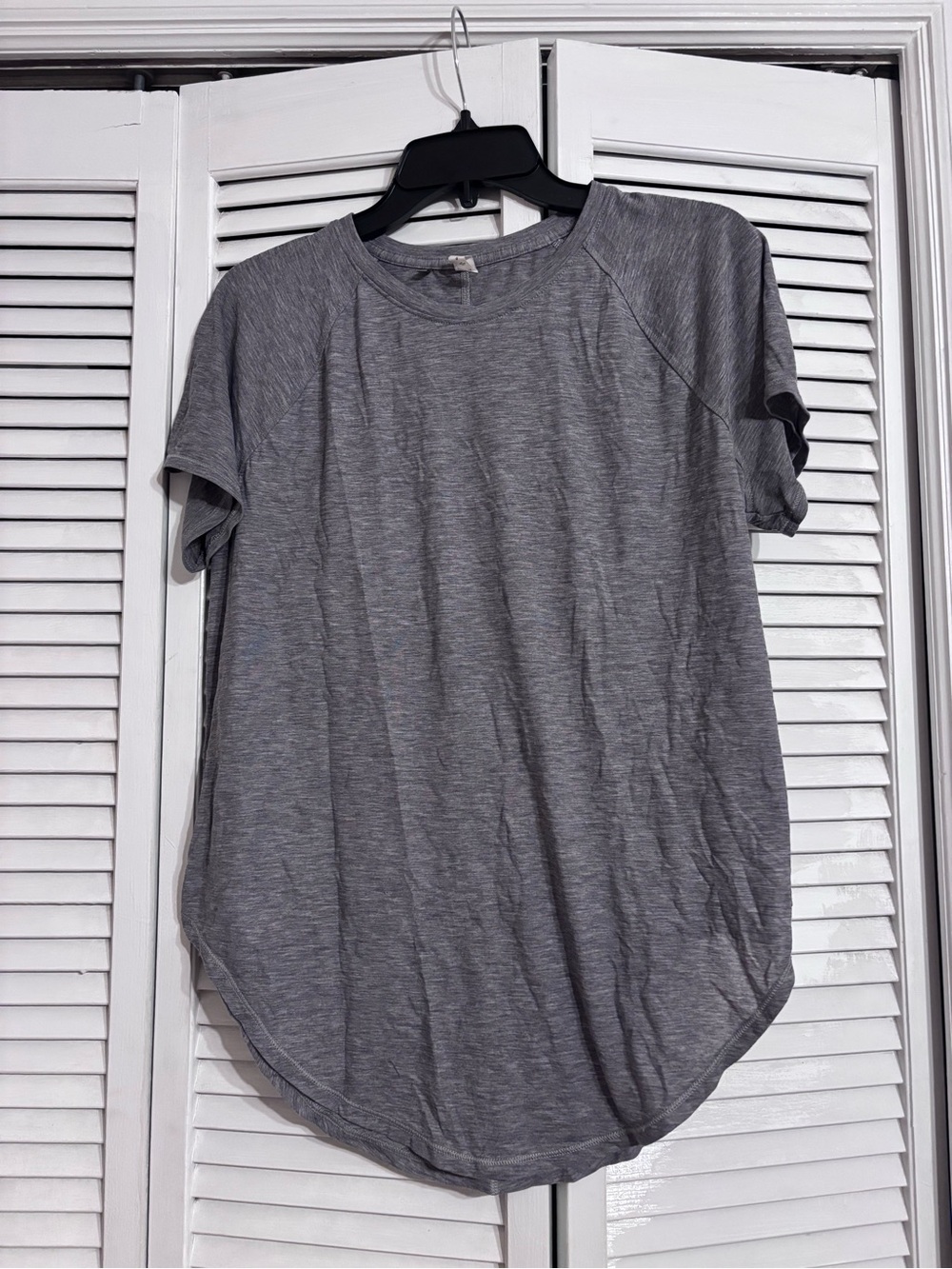Under Armour Women's Gray Short Sleeve Crewneck Tee